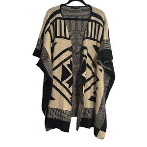 Maxsport Cream and Black Navajo Print Clasp Front Poncho